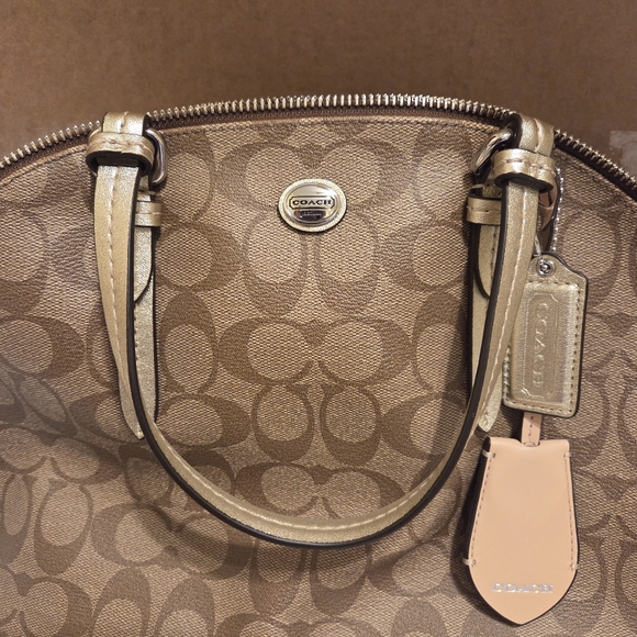 Coach purse - Picture 3 of 9